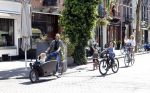 Amsterdam 11 april 2020
Michel v d Bergh en zijn vriendin Kimberley Klaver met de kinderen
