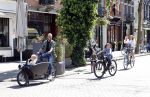 Amsterdam 11 april 2020
Michel v d Bergh en zijn vriendin Kimberley Klaver met de kinderen