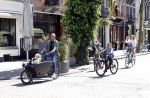 Amsterdam 11 april 2020
Michel v d Bergh en zijn vriendin Kimberley Klaver met de kinderen