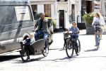 Amsterdam 11 april 2020
Michel v d Bergh en zijn vriendin Kimberley Klaver met de kinderen