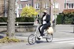 Amsterdam 17 april 2020
Vrouw op de fiets met een mondkapje.
