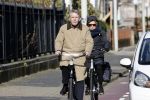 Den haag 21 maart 2020
Piet Hein Donner en zijn vrouw fietsend door Den Haag.