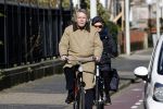 Den haag 21 maart 2020
Piet Hein Donner en zijn vrouw fietsend door Den Haag.