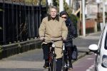 Den haag 21 maart 2020
Piet Hein Donner en zijn vrouw fietsend door Den Haag.