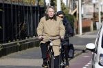 Den haag 21 maart 2020
Piet Hein Donner en zijn vrouw fietsend door Den Haag.