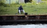 Maarssen 14 april 2020
Wesley Sneijder , zijn broers Rodney en Jeffrey zijn aan het vissen op het Amsterdam Rijn kanaal. Ook een vriend is erbij.