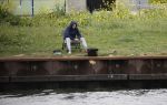 Maarssen 14 april 2020
Wesley Sneijder , zijn broers Rodney en Jeffrey zijn aan het vissen op het Amsterdam Rijn kanaal. Ook een vriend is erbij.