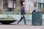 Amsterdam 2 april 2020
Rolf Snoeren doet boodschappen en loopt naar zijn huis.