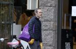Amsterdam 2 april 2020
Rolf Snoeren doet boodschappen en loopt naar zijn huis.