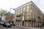 Amsterdam 2 april 2020
Rolf Snoeren doet boodschappen en loopt naar zijn huis.
