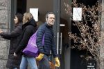 Amsterdam 2 april 2020
Rolf Snoeren doet boodschappen en loopt naar zijn huis.