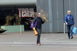 Amsterdam 2 april 2020
Rolf Snoeren doet boodschappen en loopt naar zijn huis.