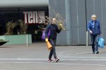 Amsterdam 2 april 2020
Rolf Snoeren doet boodschappen en loopt naar zijn huis.