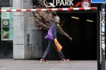 Amsterdam 2 april 2020
Rolf Snoeren doet boodschappen en loopt naar zijn huis.