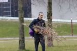 Amsterdam 2 april 2020
Rolf Snoeren doet boodschappen en loopt naar zijn huis.