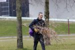 Amsterdam 2 april 2020
Rolf Snoeren doet boodschappen en loopt naar zijn huis.