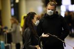 Schiphol 19 maart 2020
Romy Monteiro en haar vriend Jasper Suyk arriveren vanuit bangkok op Schiphol . Moeder Antje en haar partner Dennis halen ze op . Ook hun hondje is erbij.