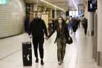 Schiphol 19 maart 2020
Romy Monteiro en haar vriend Jasper Suyk arriveren vanuit bangkok op Schiphol . Moeder Antje en haar partner Dennis halen ze op . Ook hun hondje is erbij.
