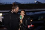 Schiphol 19 maart 2020
Romy Monteiro en haar vriend Jasper Suyk arriveren vanuit bangkok op Schiphol . Moeder Antje en haar partner Dennis halen ze op . Ook hun hondje is erbij.