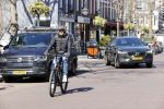 Amsterdam 4 april 2020
Ruud Gullit op zijn electrische fiets in Amsterdam zuid.