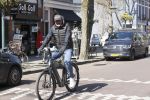 Amsterdam 4 april 2020
Ruud Gullit op zijn electrische fiets in Amsterdam zuid.