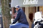 Amsterdam 4 april 2020
Ruud Gullit op zijn electrische fiets in Amsterdam zuid.