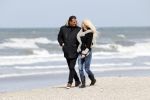 Scheveningen 3 april 2020
Samantha de Jong Barbie met haar nieuwe vriend op het strand van Scheveningen
