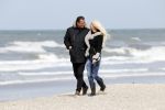 Scheveningen 3 april 2020
Samantha de Jong Barbie met haar nieuwe vriend op het strand van Scheveningen