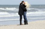 Scheveningen 3 april 2020
Samantha de Jong Barbie met haar nieuwe vriend op het strand van Scheveningen