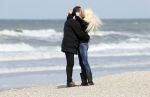 Scheveningen 3 april 2020
Samantha de Jong Barbie met haar nieuwe vriend op het strand van Scheveningen
