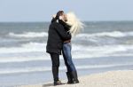 Scheveningen 3 april 2020
Samantha de Jong Barbie met haar nieuwe vriend op het strand van Scheveningen