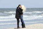 Scheveningen 3 april 2020
Samantha de Jong Barbie met haar nieuwe vriend op het strand van Scheveningen