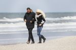 Scheveningen 3 april 2020
Samantha de Jong Barbie met haar nieuwe vriend op het strand van Scheveningen