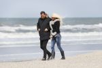 Scheveningen 3 april 2020
Samantha de Jong Barbie met haar nieuwe vriend op het strand van Scheveningen