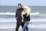 Scheveningen 3 april 2020
Samantha de Jong Barbie met haar nieuwe vriend op het strand van Scheveningen