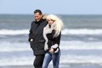 Scheveningen 3 april 2020
Samantha de Jong Barbie met haar nieuwe vriend op het strand van Scheveningen