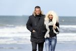 Scheveningen 3 april 2020
Samantha de Jong Barbie met haar nieuwe vriend op het strand van Scheveningen