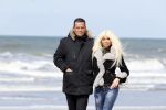 Scheveningen 3 april 2020
Samantha de Jong Barbie met haar nieuwe vriend op het strand van Scheveningen