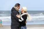 Scheveningen 3 april 2020
Samantha de Jong Barbie met haar nieuwe vriend op het strand van Scheveningen