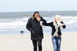 Scheveningen 3 april 2020
Samantha de Jong Barbie met haar nieuwe vriend op het strand van Scheveningen