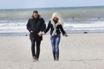 Scheveningen 3 april 2020
Samantha de Jong Barbie met haar nieuwe vriend op het strand van Scheveningen