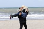 Scheveningen 3 april 2020
Samantha de Jong Barbie met haar nieuwe vriend op het strand van Scheveningen