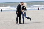Scheveningen 3 april 2020
Samantha de Jong Barbie met haar nieuwe vriend op het strand van Scheveningen