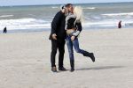 Scheveningen 3 april 2020
Samantha de Jong Barbie met haar nieuwe vriend op het strand van Scheveningen