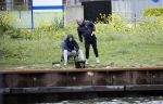 Maarssen 14 april 2020
Wesley Sneijder , zijn broers Rodney en Jeffrey zijn aan het vissen op het Amsterdam Rijn kanaal. Ook een vriend is erbij.