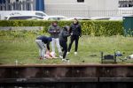 Maarssen 14 april 2020
Wesley Sneijder , zijn broers Rodney en Jeffrey zijn aan het vissen op het Amsterdam Rijn kanaal. Ook een vriend is erbij.