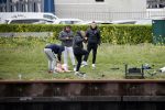 Maarssen 14 april 2020
Wesley Sneijder , zijn broers Rodney en Jeffrey zijn aan het vissen op het Amsterdam Rijn kanaal. Ook een vriend is erbij.