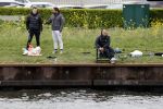 Maarssen 14 april 2020
Wesley Sneijder , zijn broers Rodney en Jeffrey zijn aan het vissen op het Amsterdam Rijn kanaal. Ook een vriend is erbij.