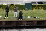 Maarssen 14 april 2020
Wesley Sneijder , zijn broers Rodney en Jeffrey zijn aan het vissen op het Amsterdam Rijn kanaal. Ook een vriend is erbij.