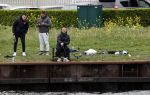 Maarssen 14 april 2020
Wesley Sneijder , zijn broers Rodney en Jeffrey zijn aan het vissen op het Amsterdam Rijn kanaal. Ook een vriend is erbij.